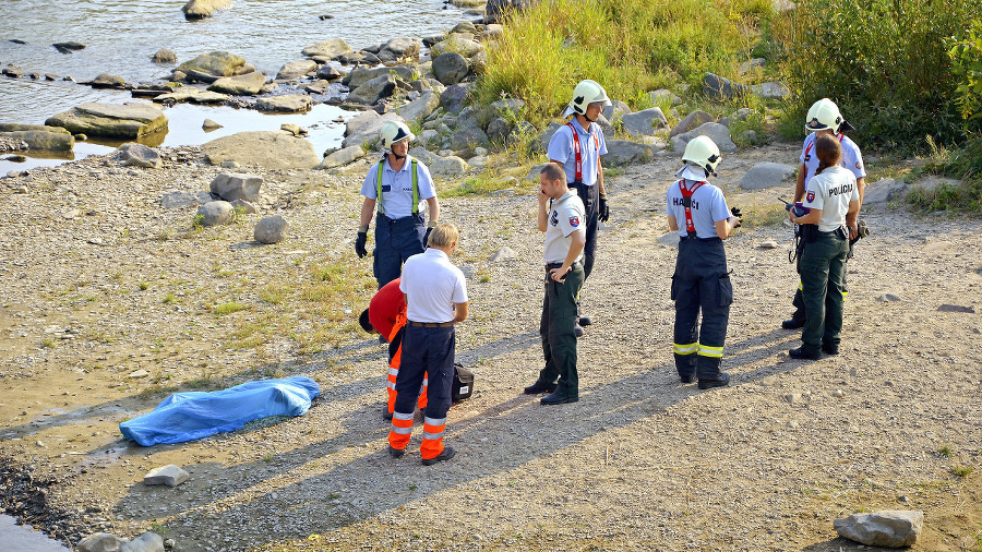 Na mieste zasahovali policajti