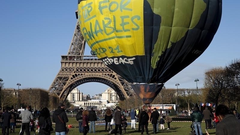 Aktivisti z Greenpeace nafúkli