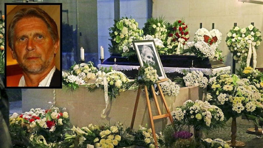 Včera podvečer sa do bratislavského krematória prišla s markizáckym exmoderátorom Michalom Arpášom († 65) naposledy rozlúčiť takmer stovka ľudí.