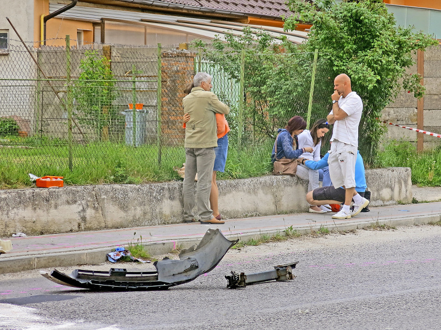 Príbuzní sa objímali nad