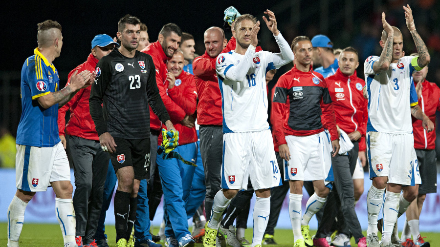 Slovenskí futbaloví reprezentanti ďakujú