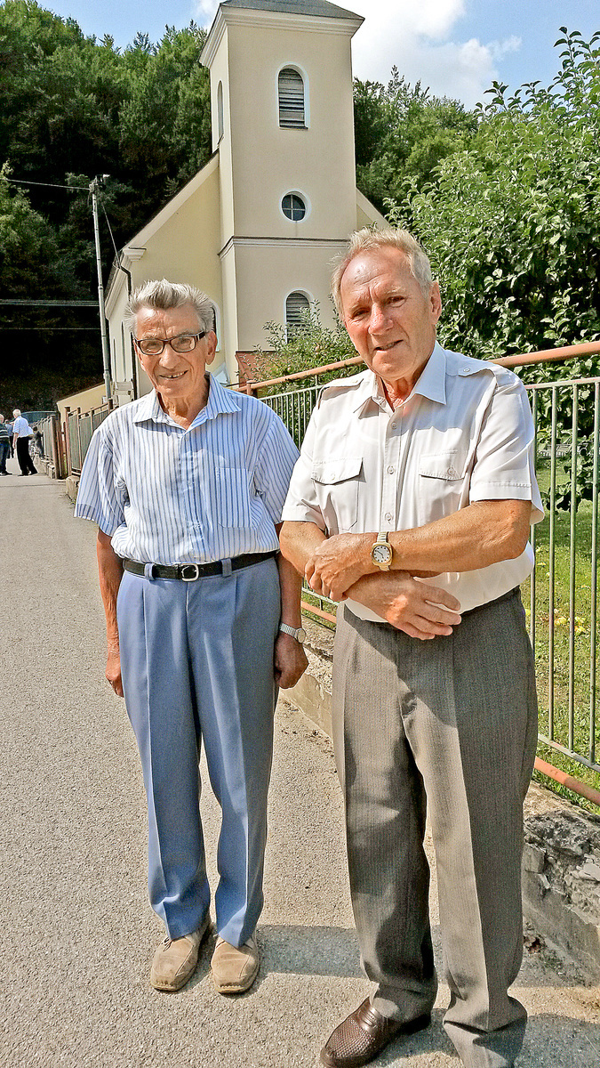 Anton Fabičin (80, vľavo)