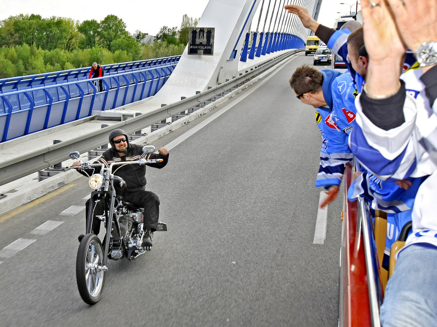 Vášnivý motorkár: V uliciach