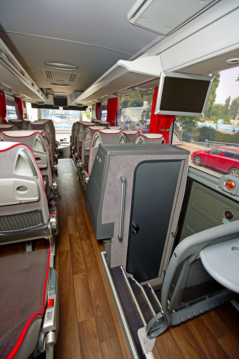 Autobus disonuje komfortným interiérom.