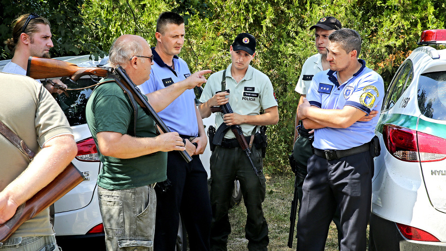 Poľovníci a policajti boli