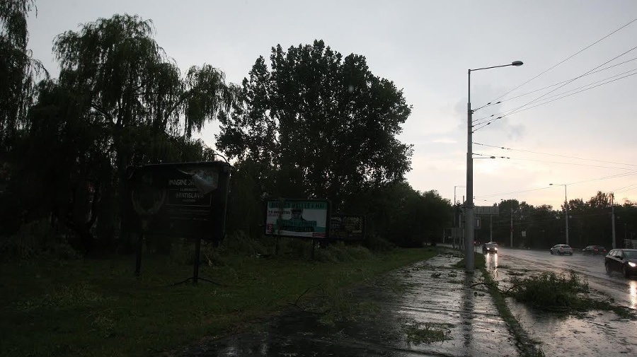 Stredným Slovenskom sa prehnali