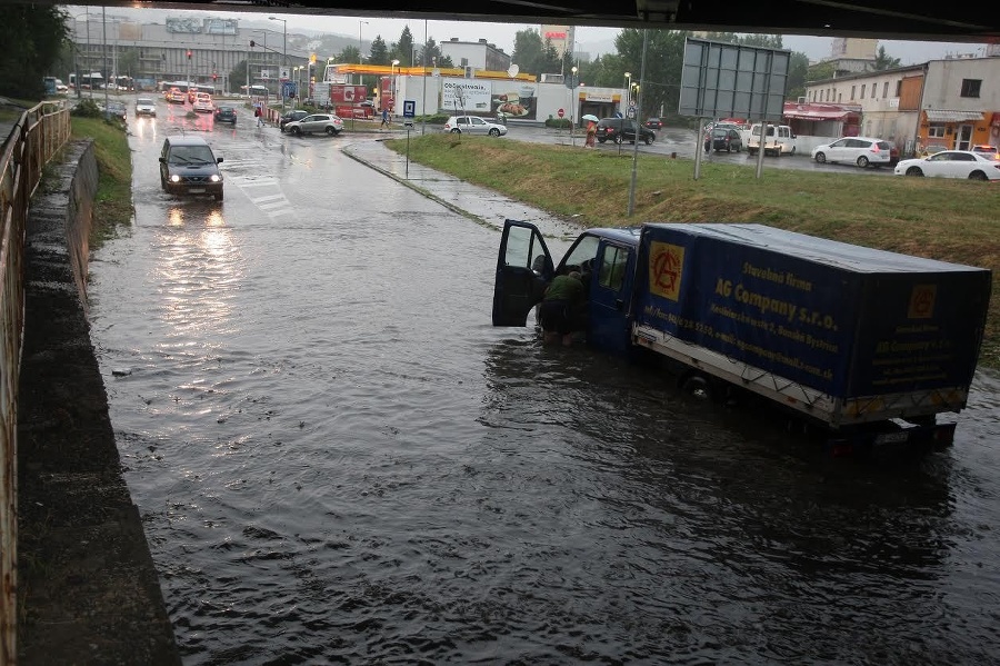 Stredným Slovenskom sa prehnali