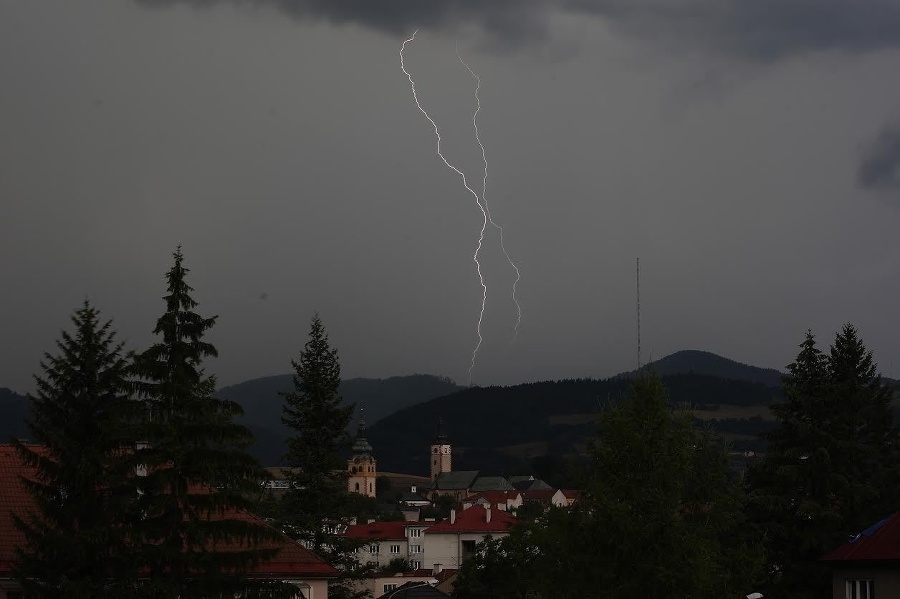 Stredným Slovenskom sa prehnali