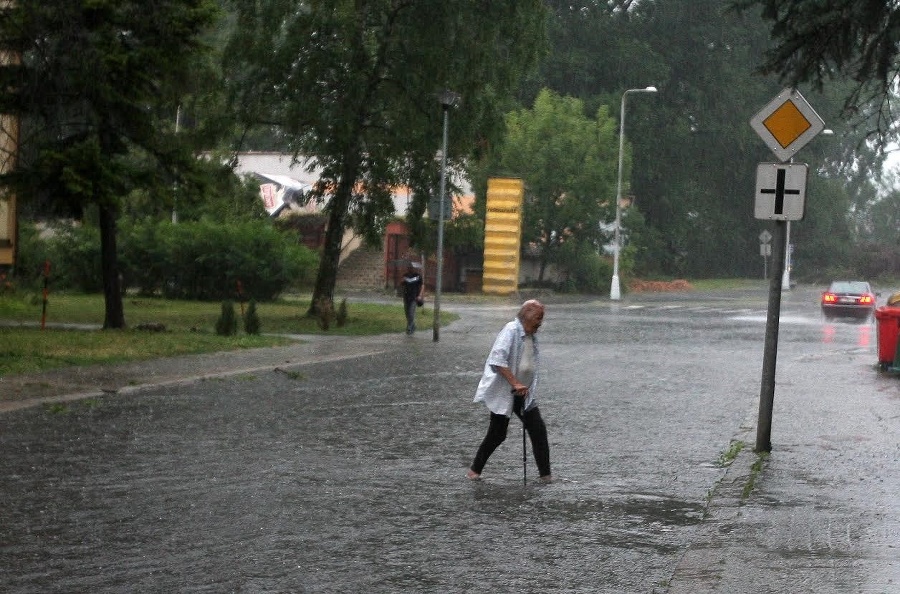 Stredným Slovenskom sa prehnali