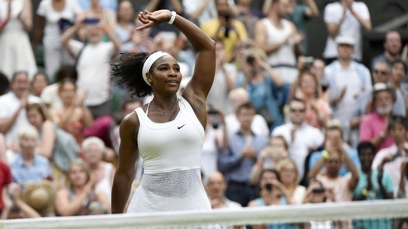Serena Williamsová kráča za
