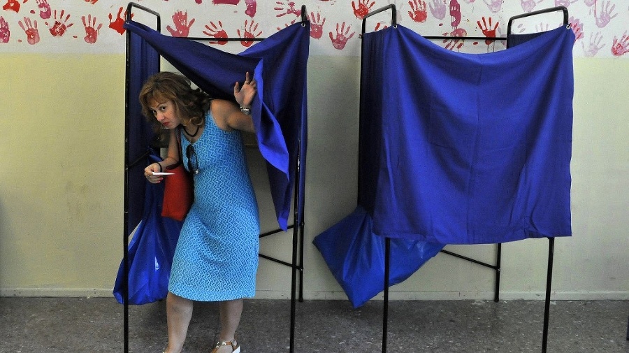 Gréci rozhodujú v referende