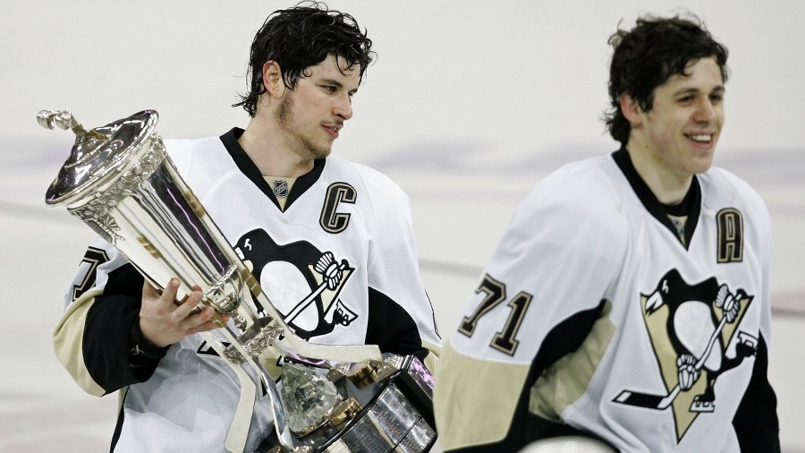 Sidney Crosby (vľavo) a