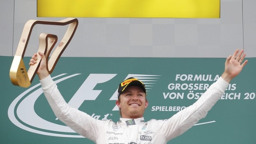 Nico Rosberg oslavuje triumf