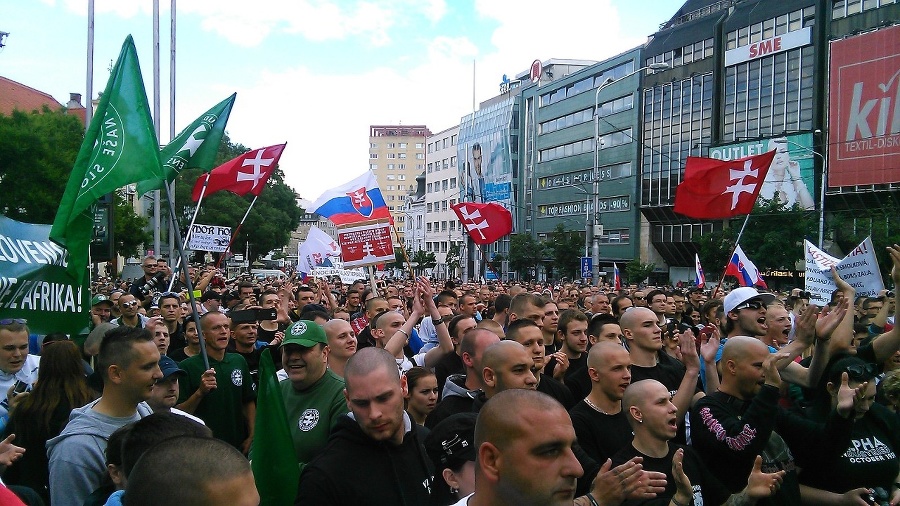 Dve demonštrácie v Bratislave.