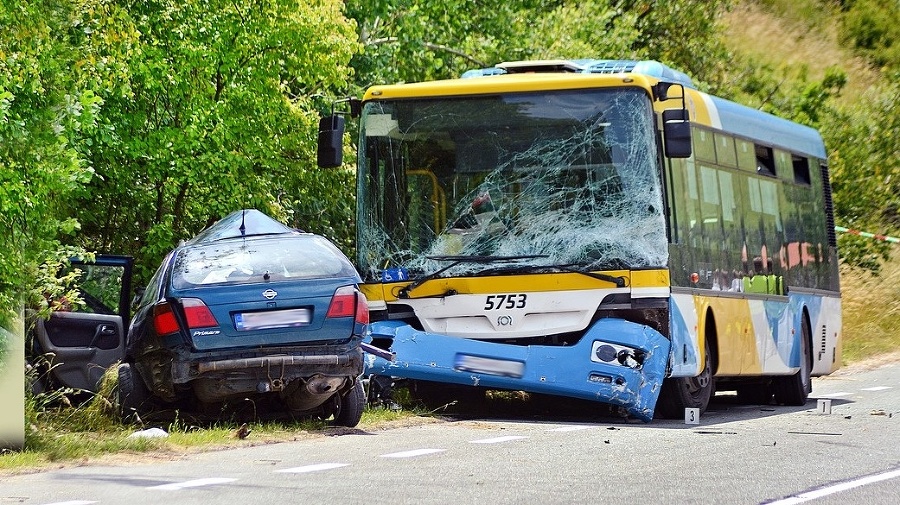 Auto prešlo do protismeru