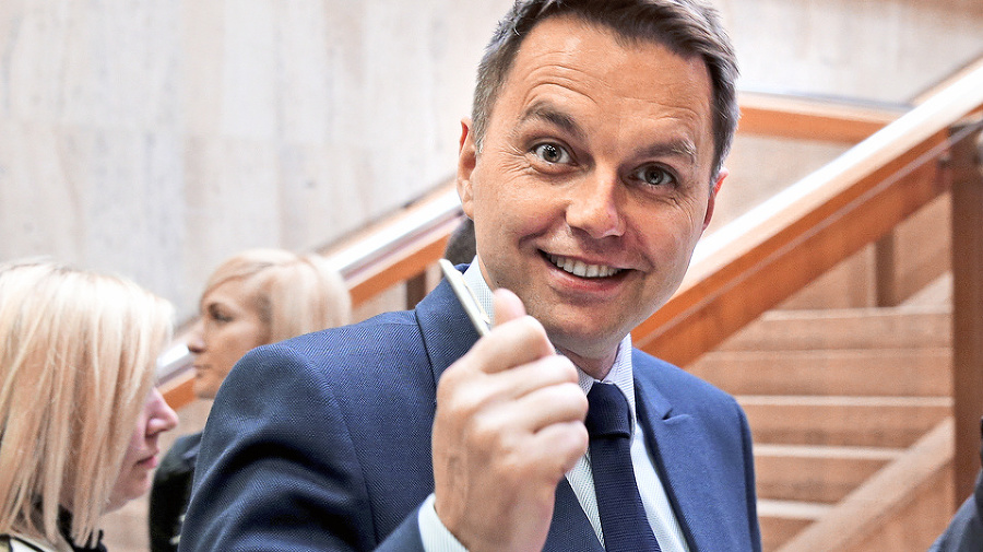 Minister financií Peter Kažimír