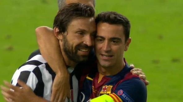 Xavi a Pirlo.