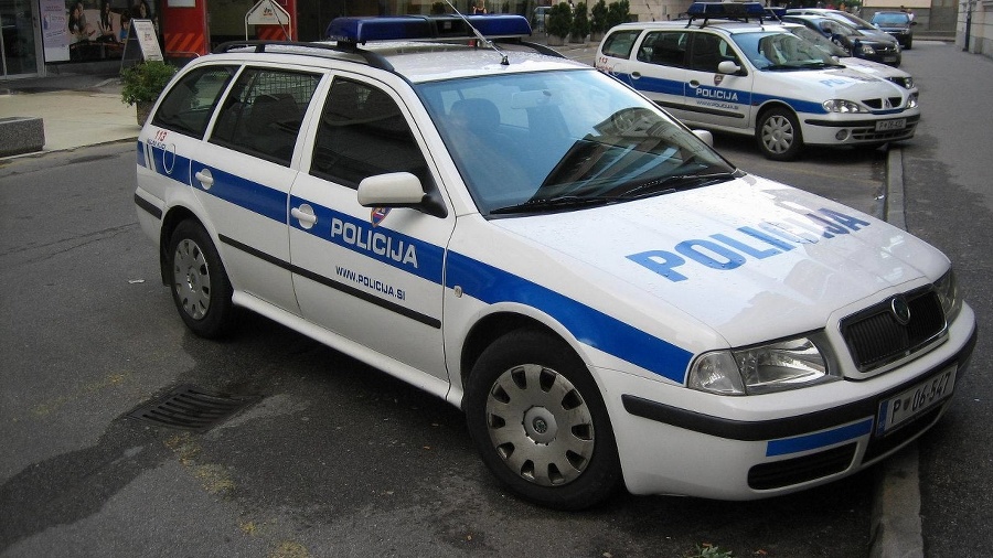 Slovinská polícia zatkla aj