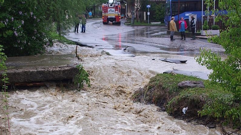 Dve popoludňajšie prudké búrky