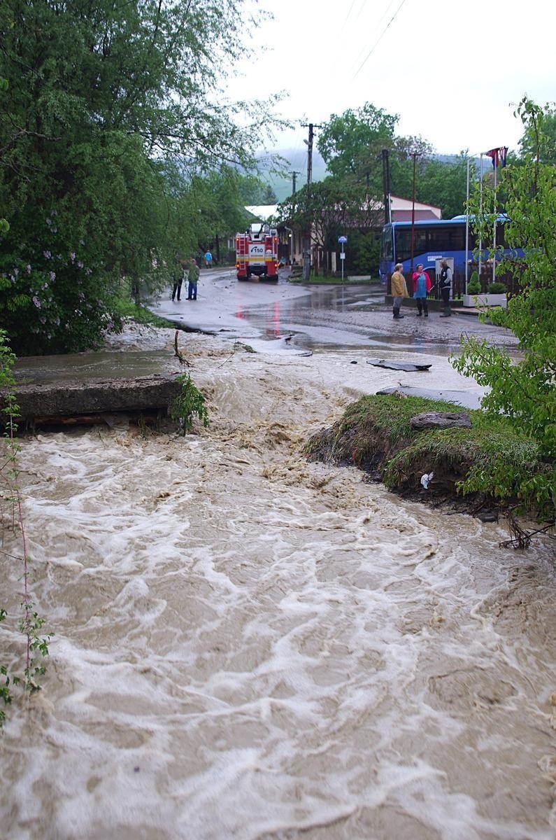 Dve popoludňajšie prudké búrky