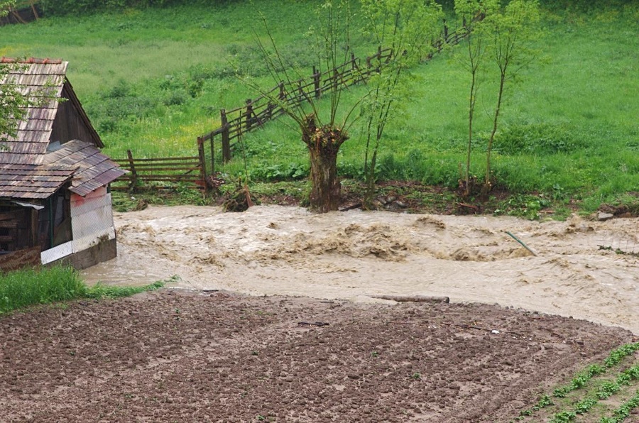 Dve popoludňajšie prudké búrky