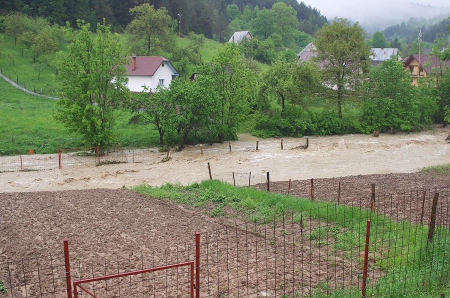 Dve popoludňajšie prudké búrky