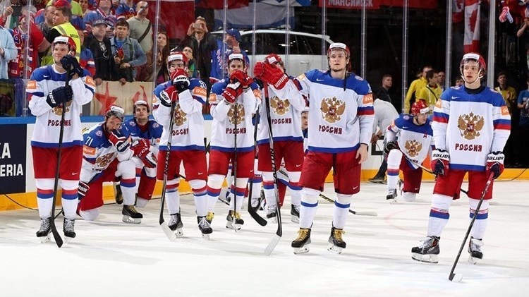 Sklamaní ruskí hokejisti po