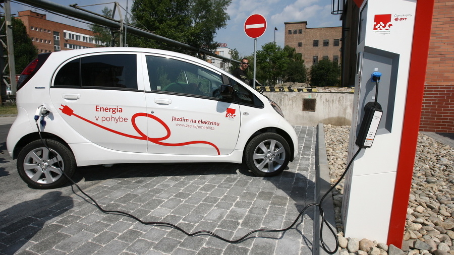 Najviac elektromobilov jazdí v