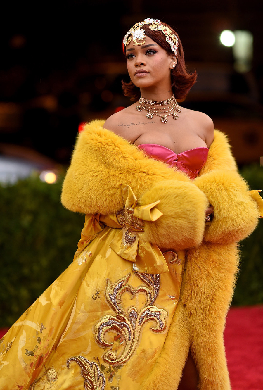 Rihanna ako čínska princezná.