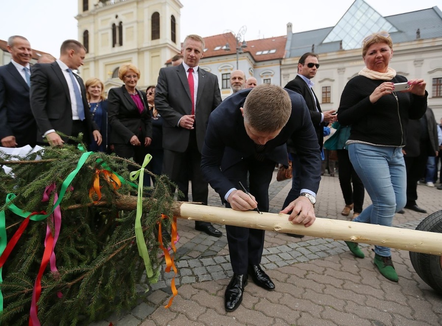 Fico sa zúčastnil stavania