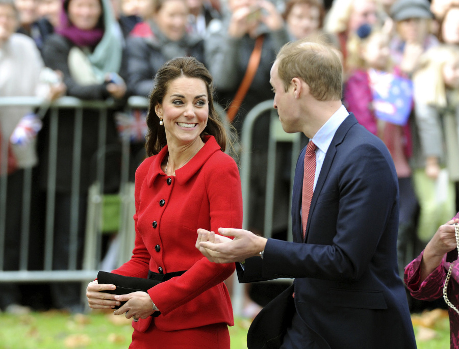 William a Kate prichádzajú