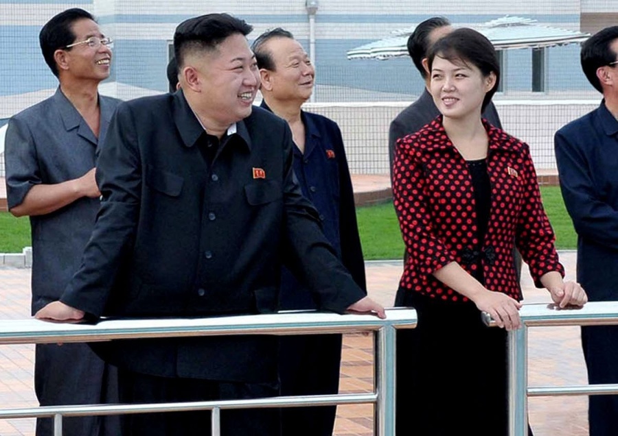 Manželka Kim Čong-una zbožne