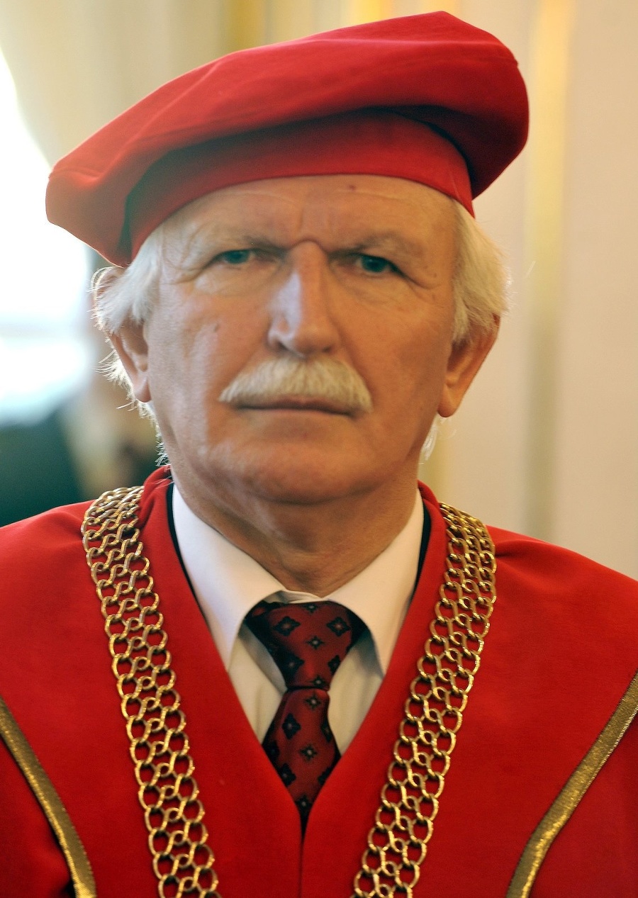 Rektor Václav Krajník z