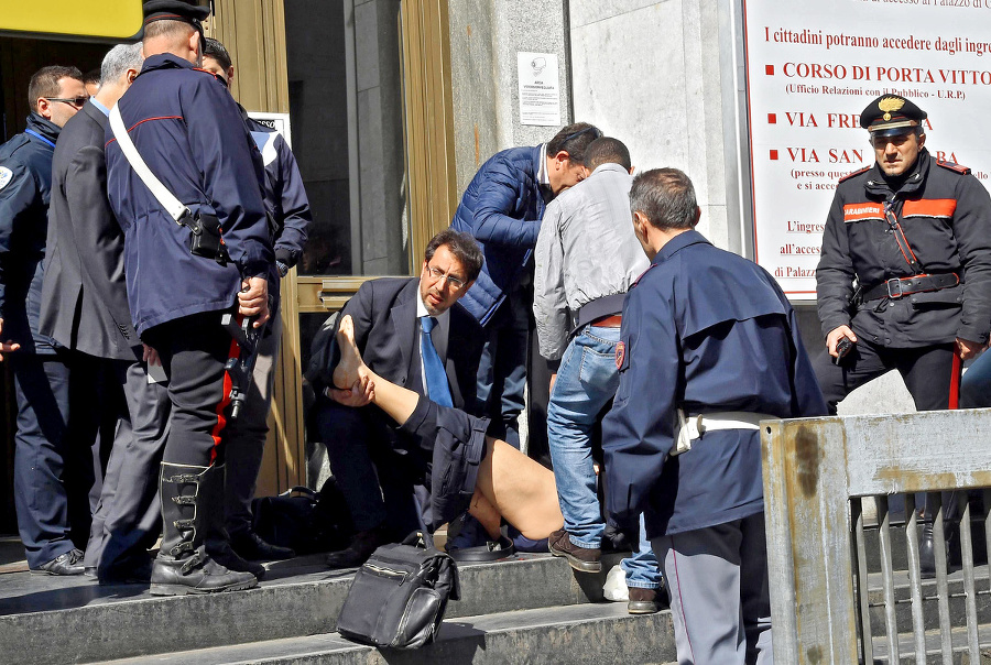 Policajti zachraňovali zranených na