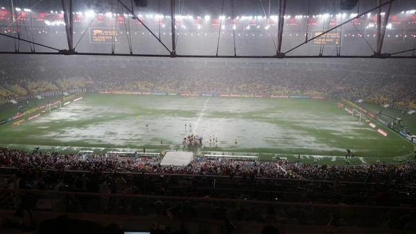 Slávna Maracana pod vodou.