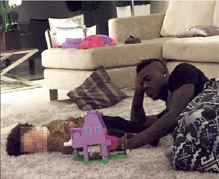 Mario Balotelli ako starostlivý