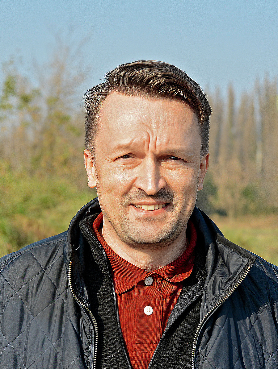 Boris Urbančík (42), manažér.