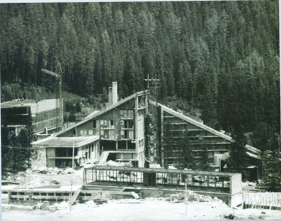 1968: Hotel začali stavať