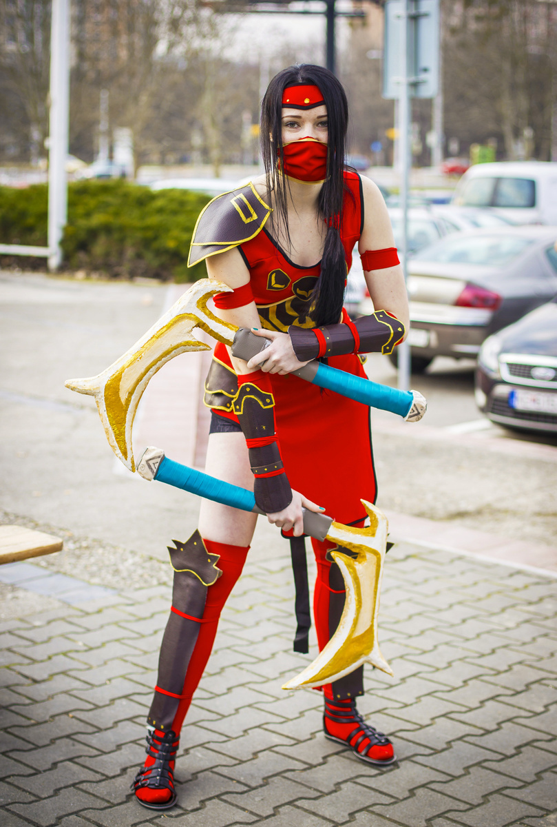 Kristína ako Crimson Akali.