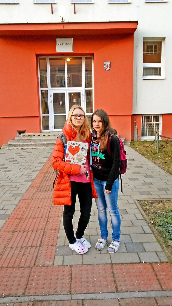 Alexandra (vľavo, 16) a