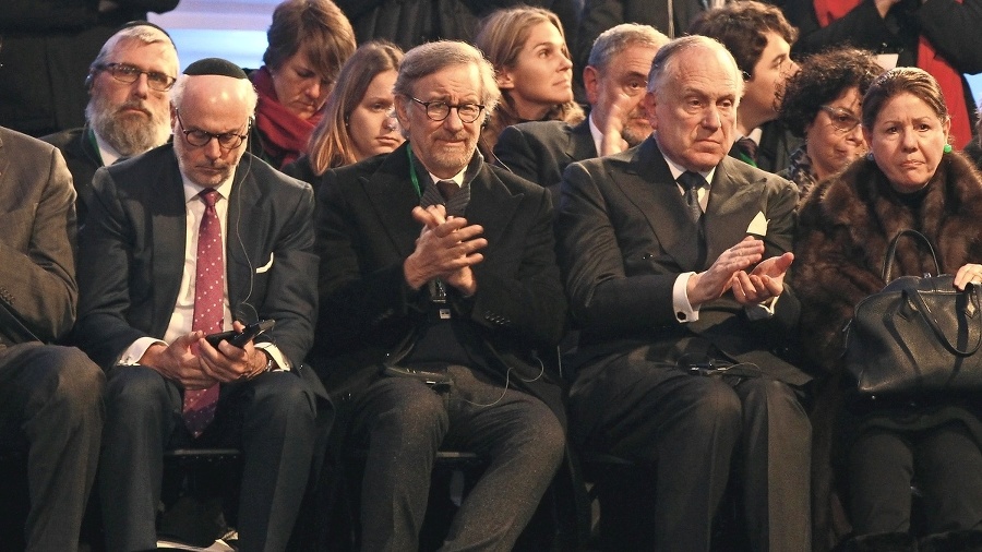 Spielberga (druhý zľava) preslávil