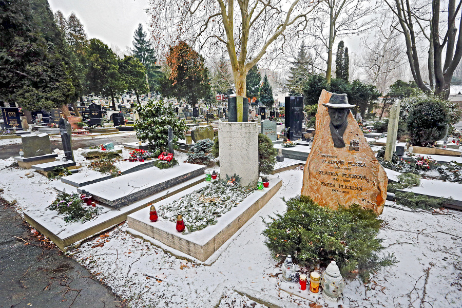 Na cintoríne v Slávičom
