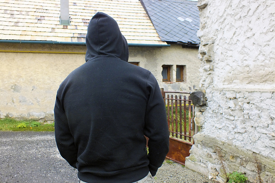 Bývalý trestanec Peter sa rozhodol prehovoriť o tom, ako to za mrežami funguje.