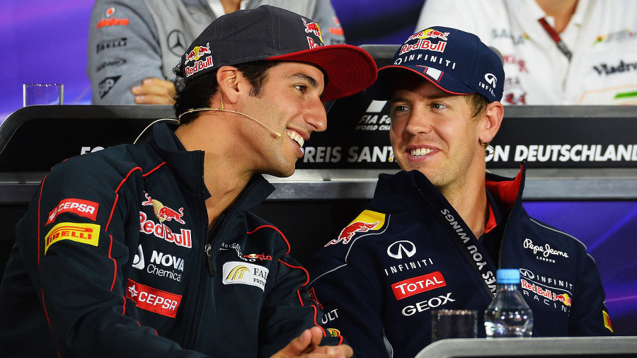 Daniel Ricciardo (vľavo) a