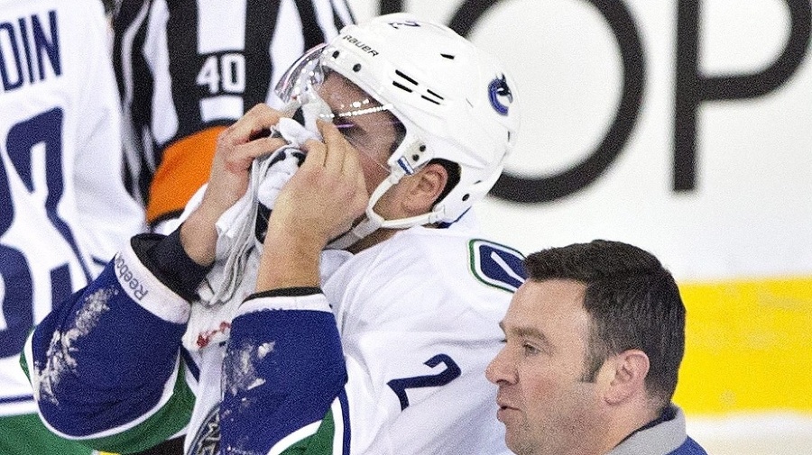 Zranený hokejista Vancouveru Dan