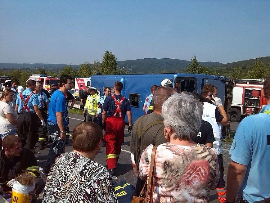 Vážna nehoda autobusu pri