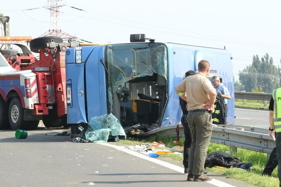 Vážna nehoda autobusu pri