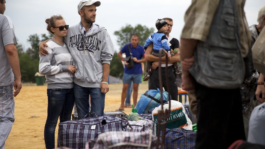 Utečenci čakajú pred nastupovaním