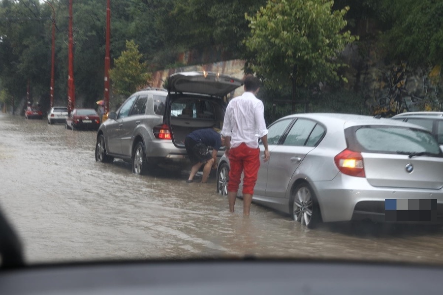 Bratislavské cesty sú zaplavené.