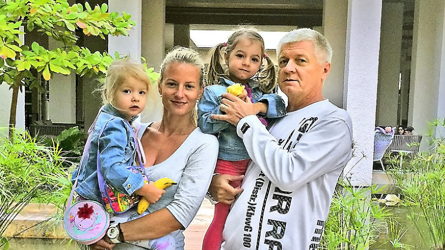 Pavol Pavlis je s manželkou Barborou už 6 rokov. Momentálne si užívajú výchovu dvojvaječných
dvojčiat.